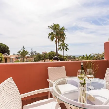 Alvarito Playa Front Apartment Marbella